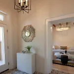Сasa de vacaciones Palace Modern Residences At The Railyard - 2 Bedroom Casa